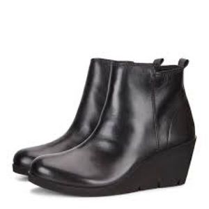 ECCO black Bootie 8.5